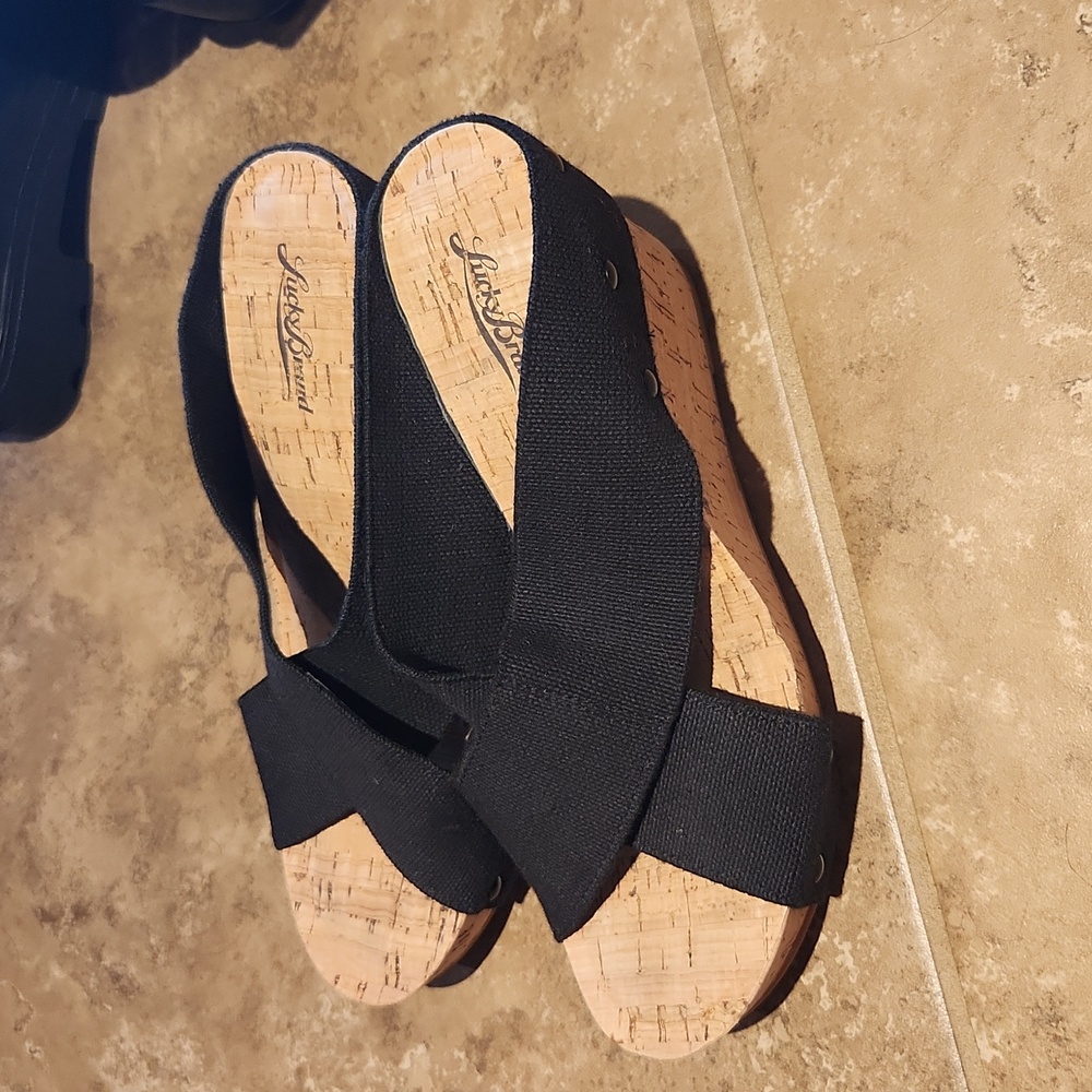 Size 9.5 lucky brand shoes